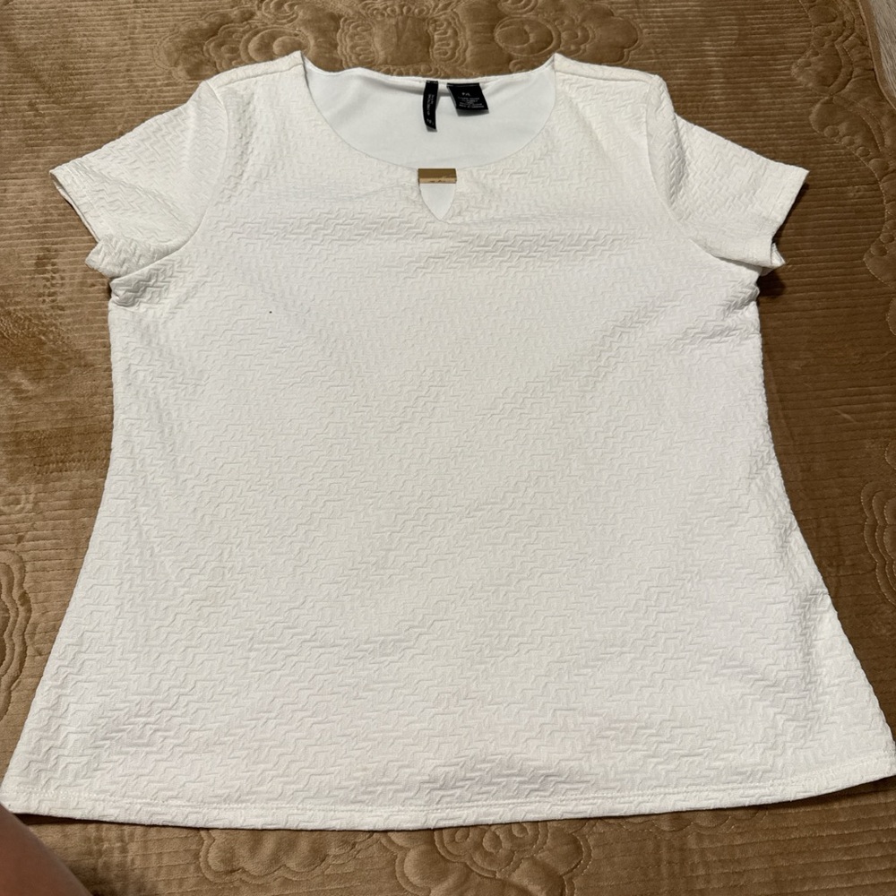 New Directions Fitted White Short Sleeve Tee